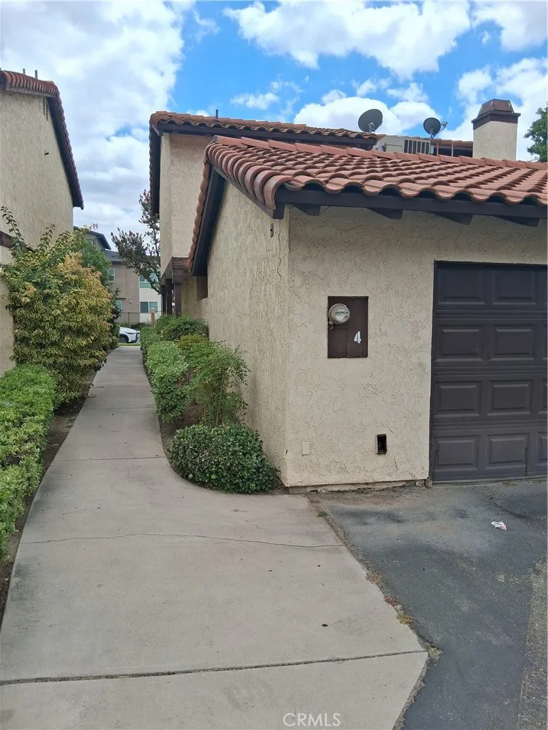 1077 Santo Antonio Drive Unit 4, Colton, CA 92324 - Photo 2 of 9, Colton, CA