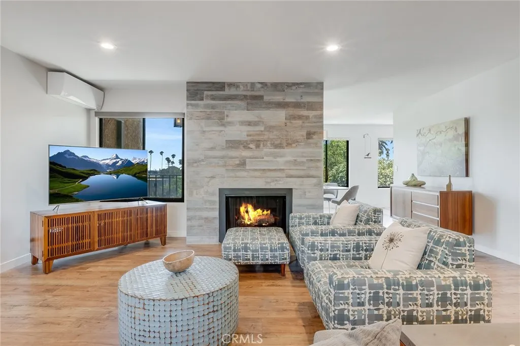 2538 E 2nd Unit 306, Long Beach, CA 90803 - Main photo, Long Beach, CA