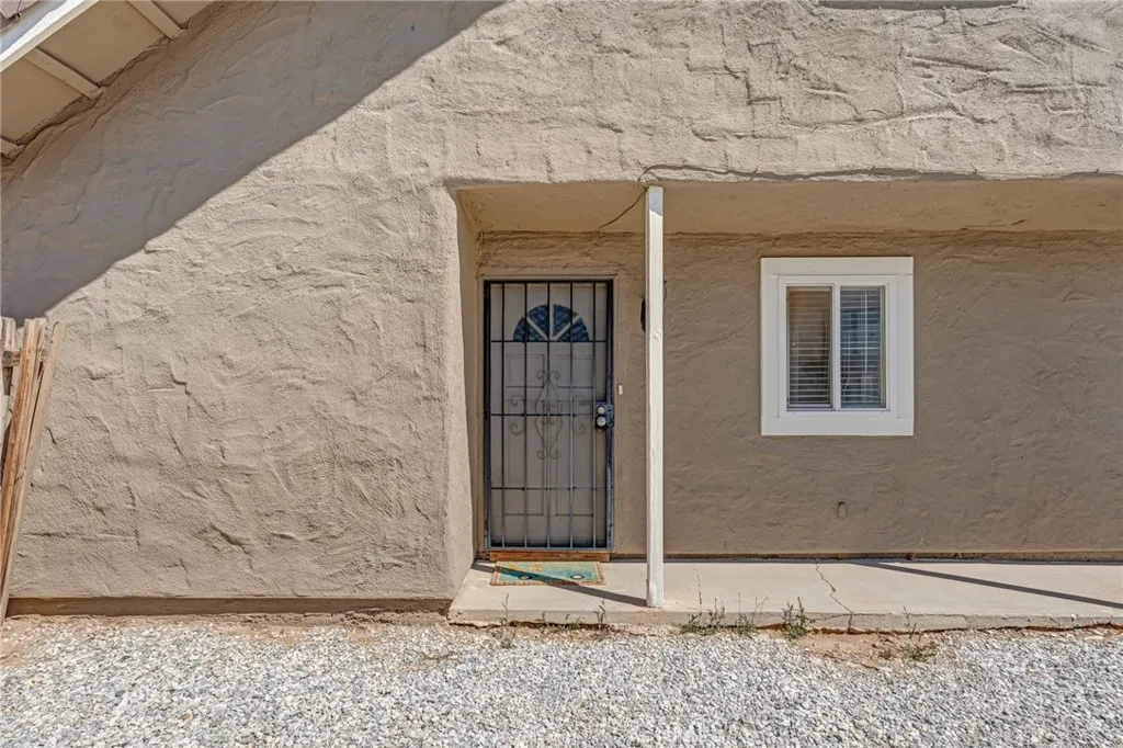 12116 Pluto Drive, Victorville, CA 92392 - Photo 5 of 36, Victorville, CA