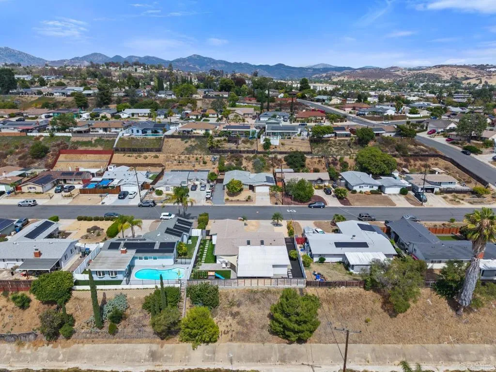 https://cdn.realtyfeed.com/cdn/127/306756894/651231869f745387030594c1f56a015b.webp