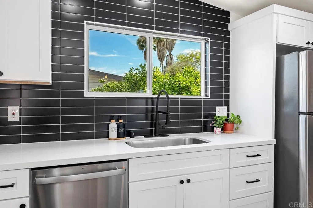 https://cdn.realtyfeed.com/cdn/127/306756894/7bf0a80af50a7abee1a8fac584911359.webp