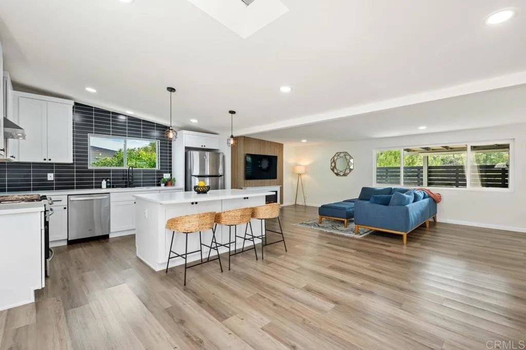 https://cdn.realtyfeed.com/cdn/127/306756894/9bb68f01de41265e8755346b8f8aa6d5.webp