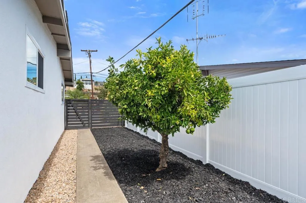 https://cdn.realtyfeed.com/cdn/127/306756894/a4a0dcc6625c8047b49222dbd9725c07.webp
