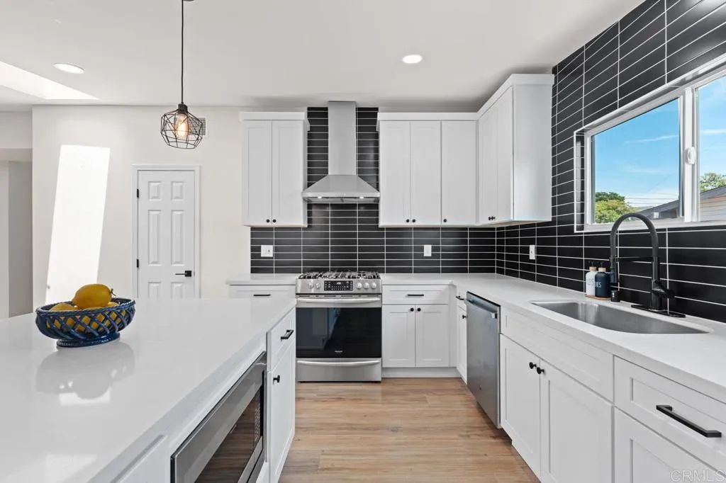 https://cdn.realtyfeed.com/cdn/127/306756894/ad55e66cfe693337a733077dd9abb32e.webp