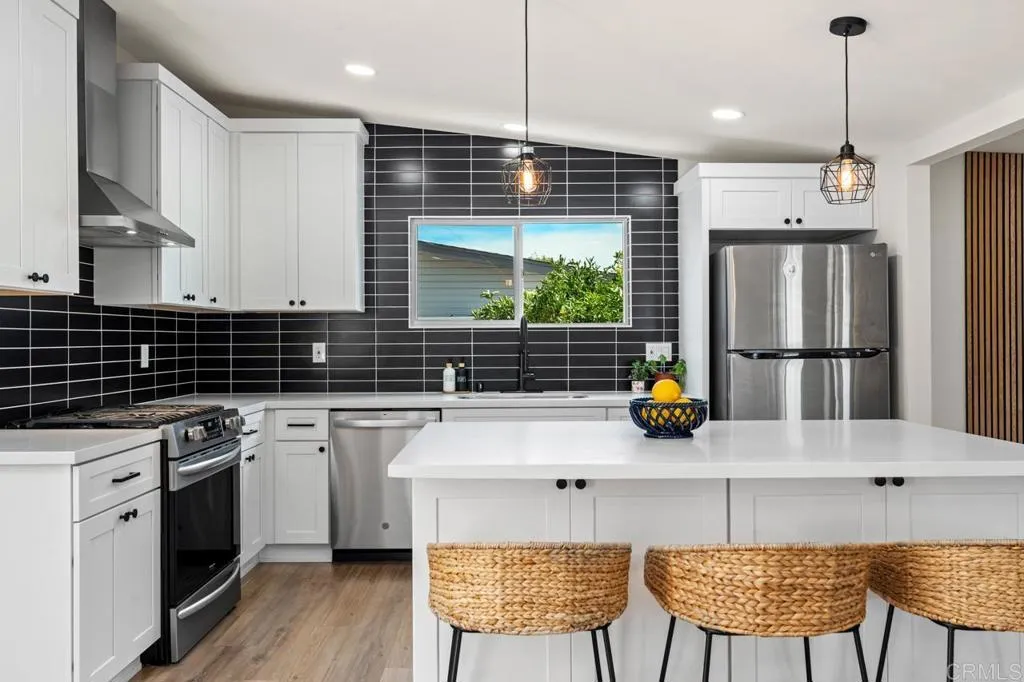 https://cdn.realtyfeed.com/cdn/127/306756894/ebf7ca64d548a739620d3b707c9cb2c3.webp