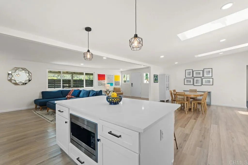 https://cdn.realtyfeed.com/cdn/127/306756894/f7d17b999ef2e93dba4d904341a388da.webp