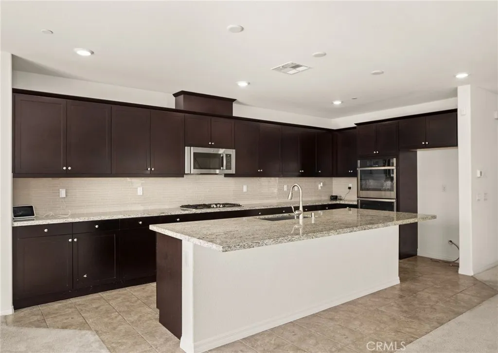 5562 Royal Oaks, Fontana, CA 92336 - Photo 5 of 46, Fontana, CA
