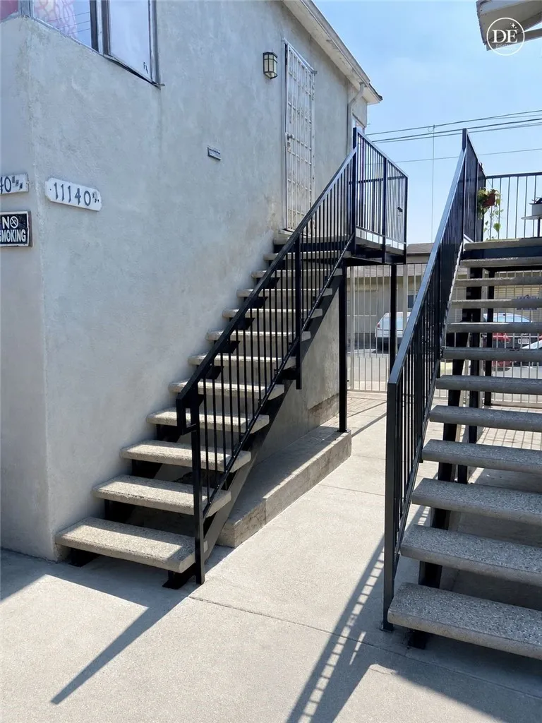 Los Angeles, CA 90044