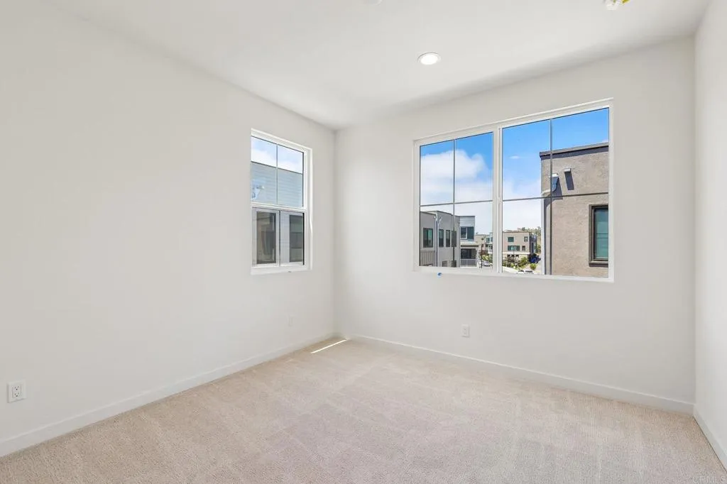 https://cdn.realtyfeed.com/cdn/127/306757058/8e935aa5b7809bd2accb95d2e5bfa742.webp