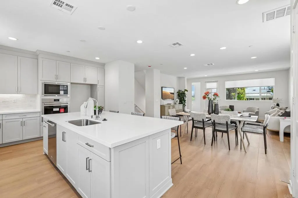 https://cdn.realtyfeed.com/cdn/127/306757058/9a8d6d51e2e28bf35c03b442a7117b7f.webp