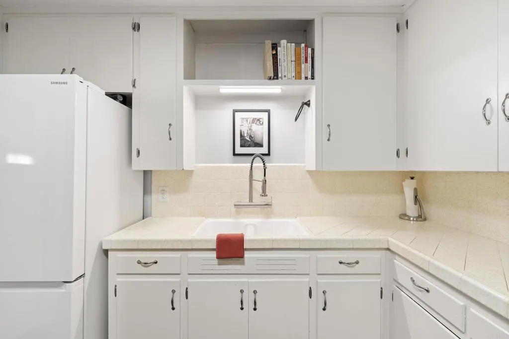 https://cdn.realtyfeed.com/cdn/127/306757149/14a77f568c1398a516bc0420d569c133.webp