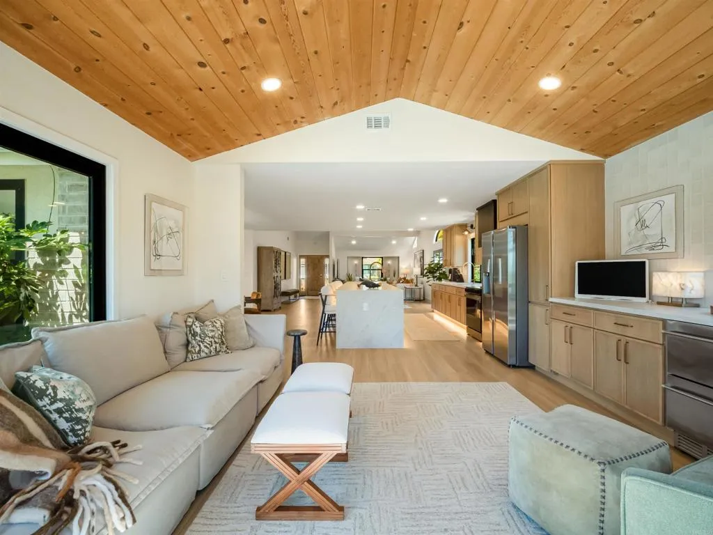 https://cdn.realtyfeed.com/cdn/127/306757152/9cc6709649a3c4630107b7800bee3790.webp