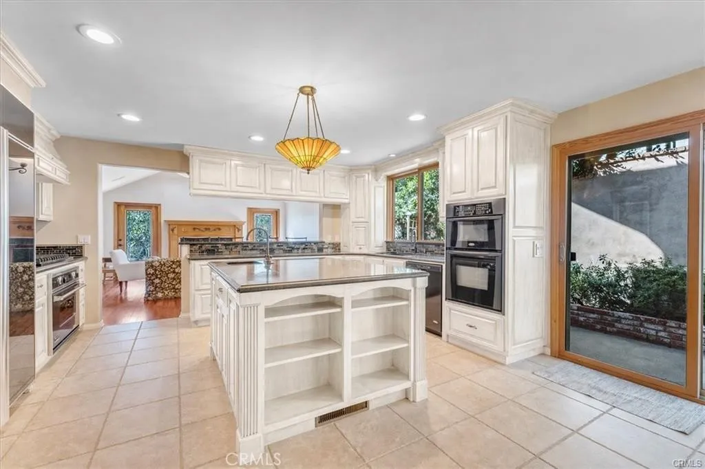 Chatsworth, CA 91311