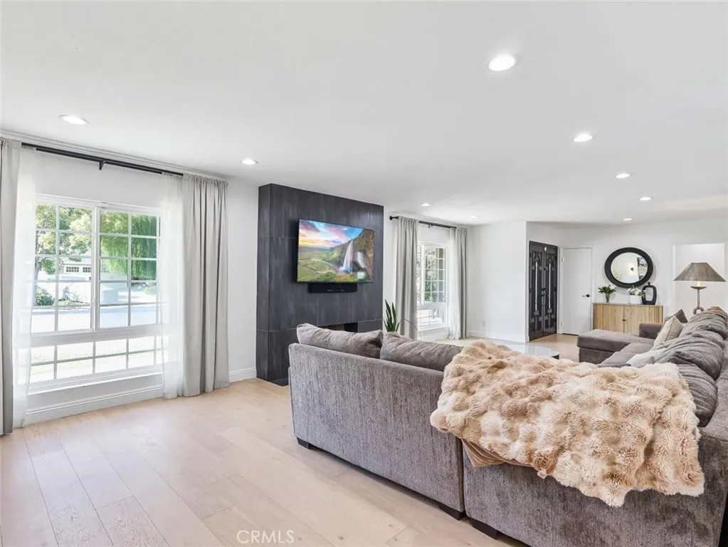 1143 Greenfield Street, Thousand Oaks, CA 91360 - Photo 5 of 50, Thousand Oaks, CA