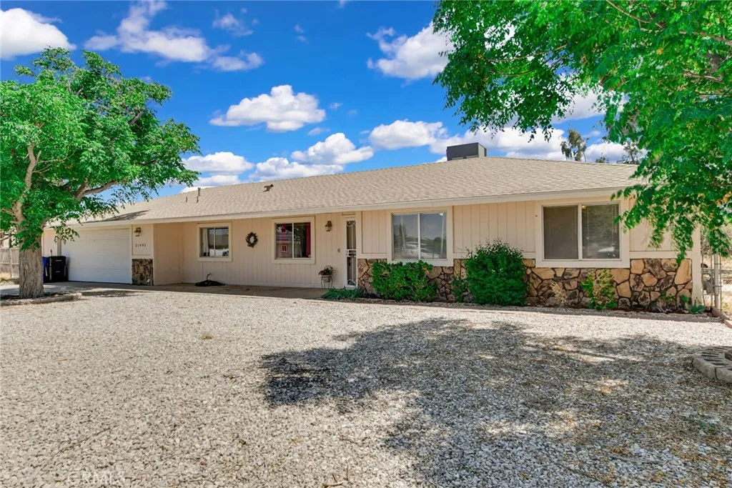 21495 Minodoka Road, Apple Valley, CA 92308 - Photo 3 of 30, Apple Valley, CA