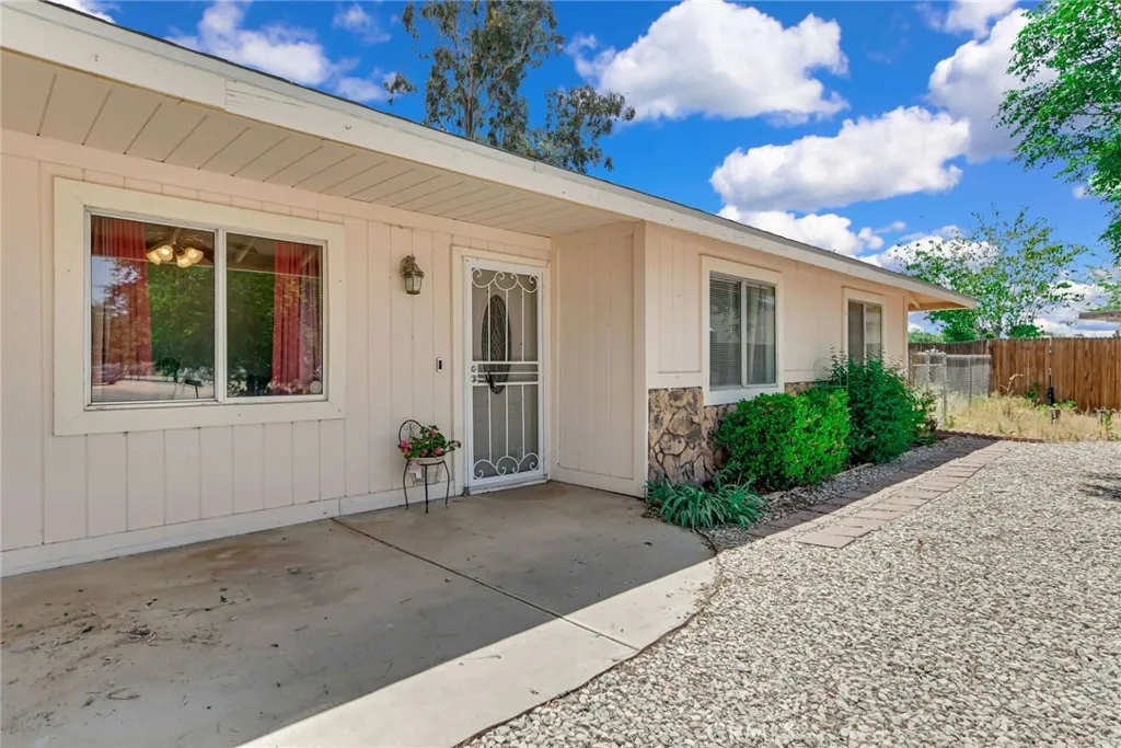 21495 Minodoka Road, Apple Valley, CA 92308 - Photo 4 of 30, Apple Valley, CA