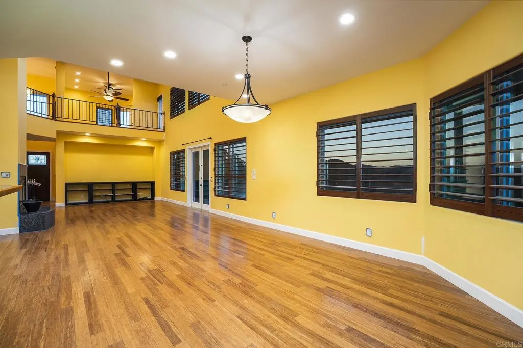 https://cdn.realtyfeed.com/cdn/127/306757895/1df0302915a4a399cbb70cf21ba7d487.webp