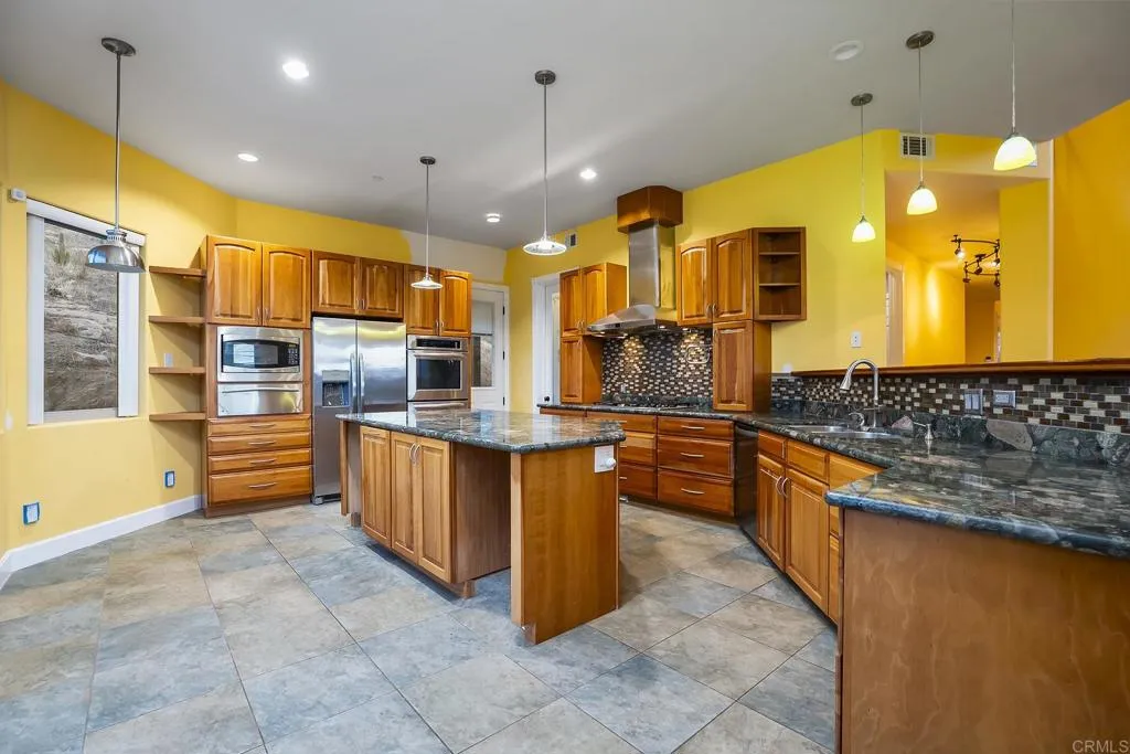 https://cdn.realtyfeed.com/cdn/127/306757895/24a0dbdb328e765cc9b7a50d25372340.webp