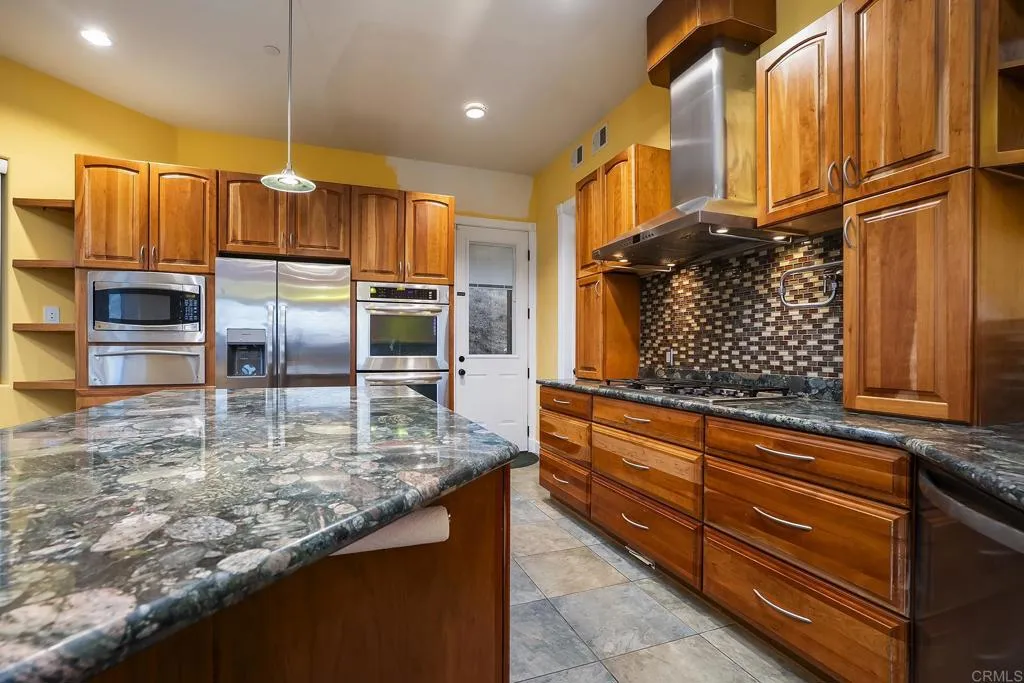 https://cdn.realtyfeed.com/cdn/127/306757895/4acb2ce57c4be799223c3437c29edcd0.webp