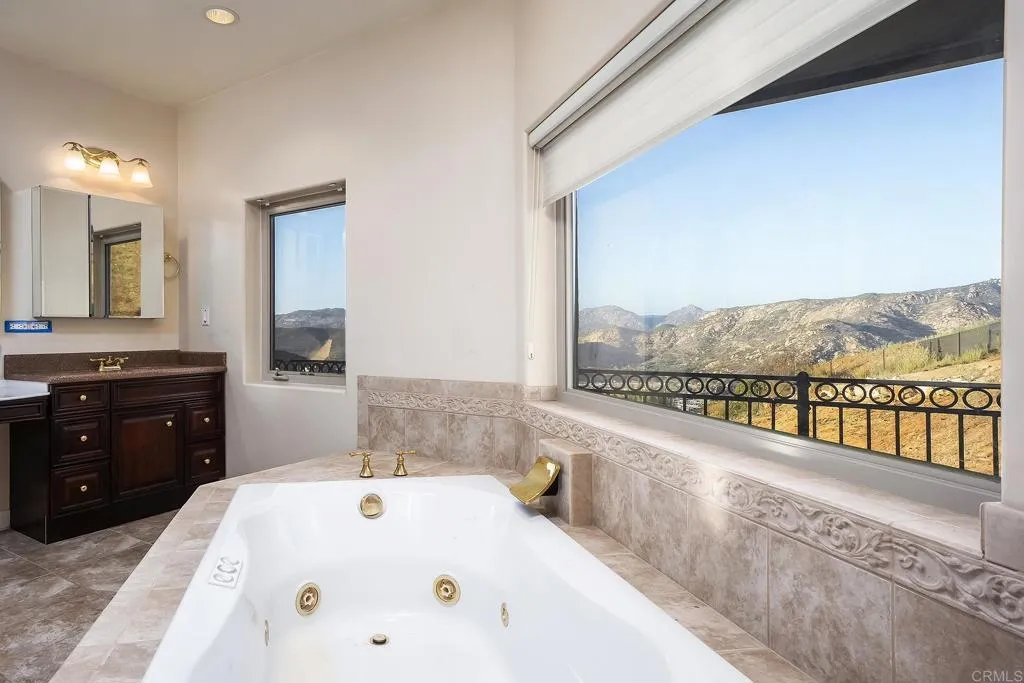 https://cdn.realtyfeed.com/cdn/127/306757895/55b5b74957dec18ea00342a56df9e79b.webp