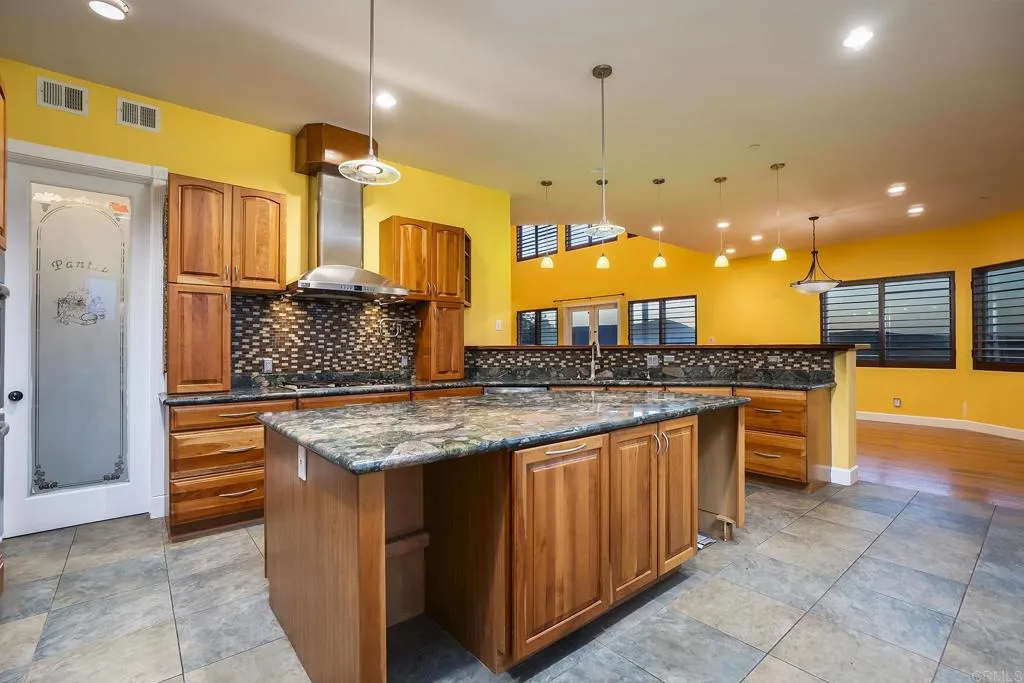 https://cdn.realtyfeed.com/cdn/127/306757895/90eceb90ca51d6771d2b3480e511fb8a.webp