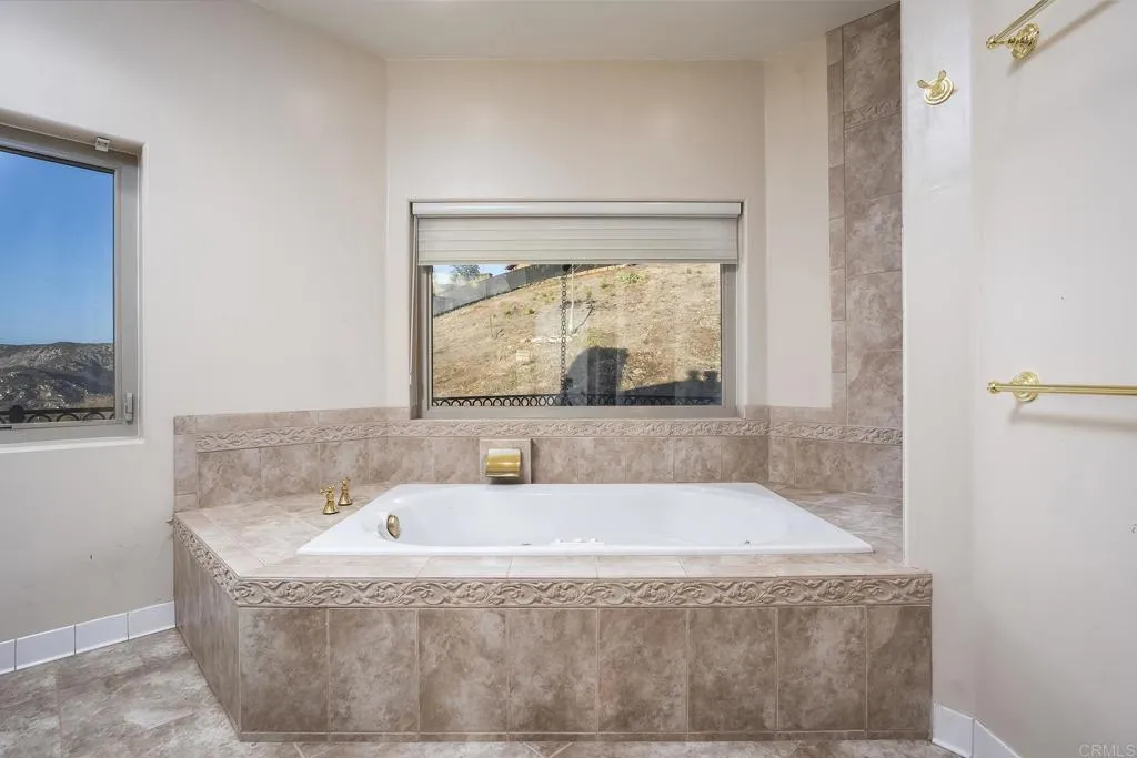 https://cdn.realtyfeed.com/cdn/127/306757895/cb5656a3f054f81fe7ffaf9656c1f702.webp