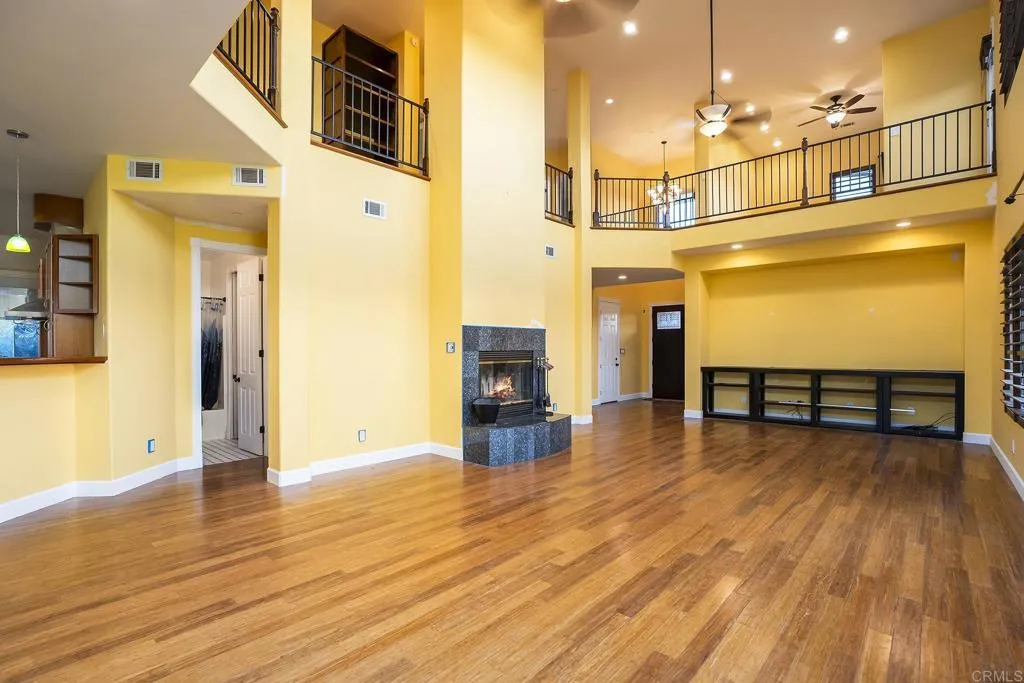 https://cdn.realtyfeed.com/cdn/127/306757895/d53204f1e985536636f5773f91fbad2d.webp