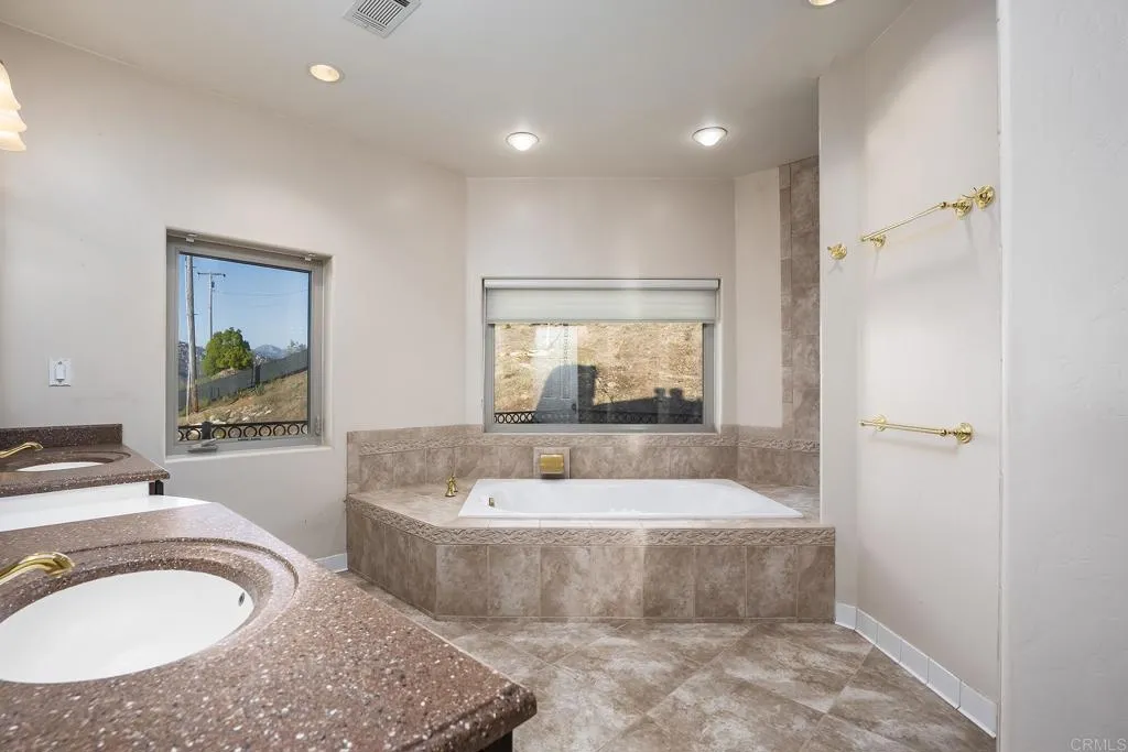 https://cdn.realtyfeed.com/cdn/127/306757895/e2075edca12fcbe6014b7f4105dbdb09.webp