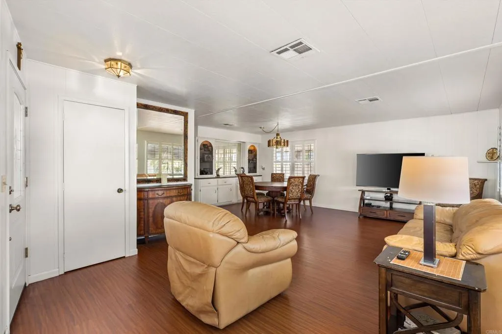 https://cdn.realtyfeed.com/cdn/127/306757957/4dc30481f59b74d39fa378455978ff0a.webp