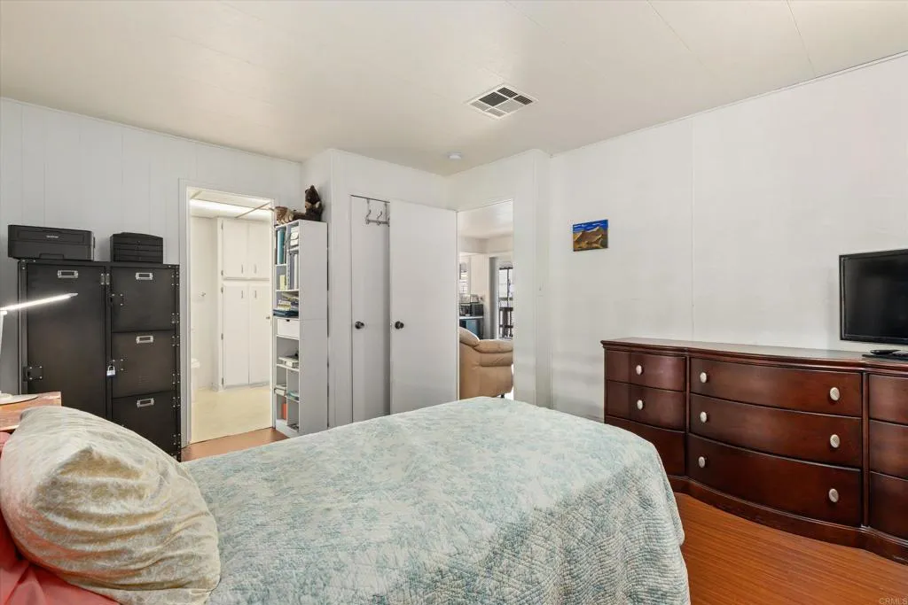 https://cdn.realtyfeed.com/cdn/127/306757957/4f71794fdeae0345f3b13eb194820817.webp
