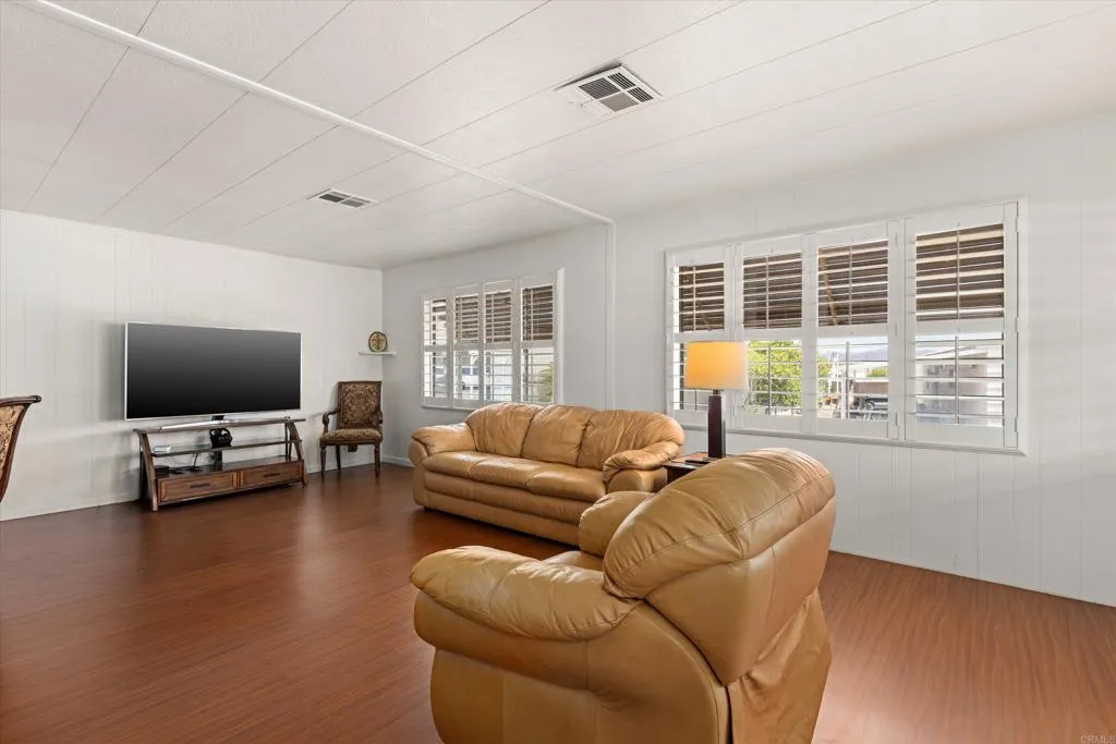 https://cdn.realtyfeed.com/cdn/127/306757957/de5ea0eced80bb0a16d72fc415e93e16.webp