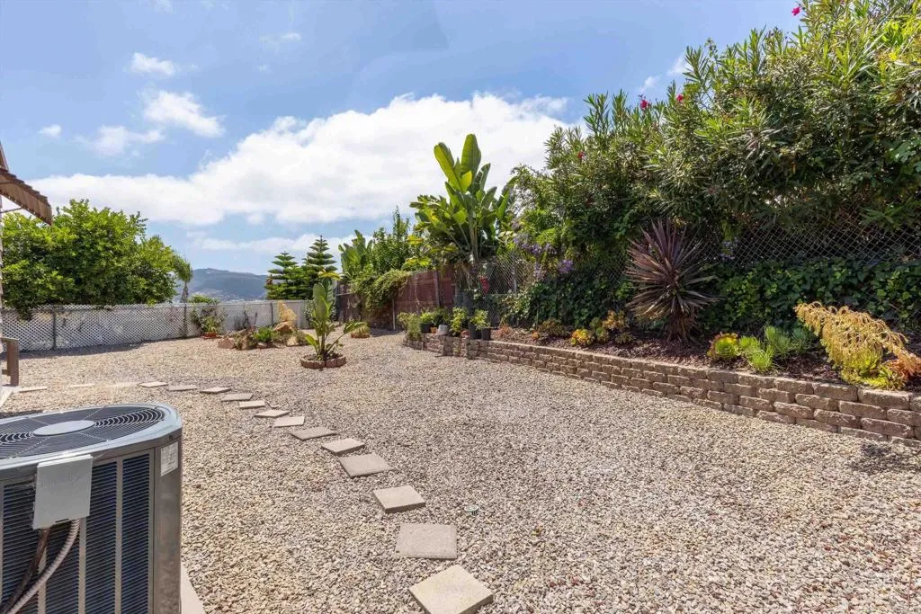 https://cdn.realtyfeed.com/cdn/127/306757957/f5456cf0bfc4f114cfcb22cb98875f4c.webp