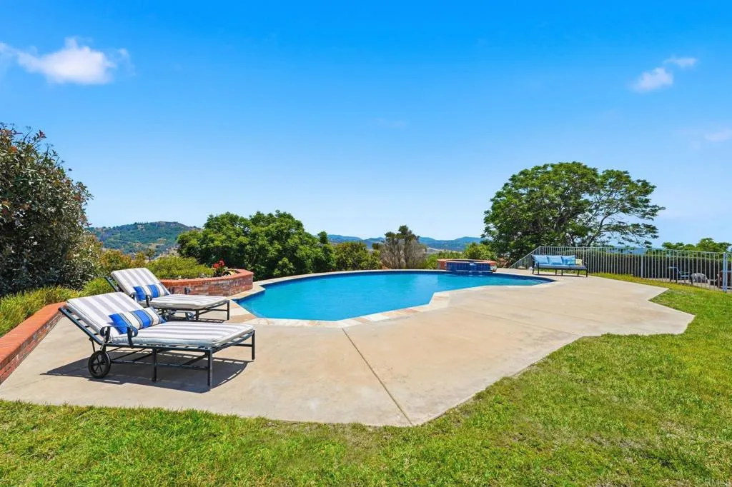 https://cdn.realtyfeed.com/cdn/127/306757971/0eae279469418eb70357989faf10fb40.webp