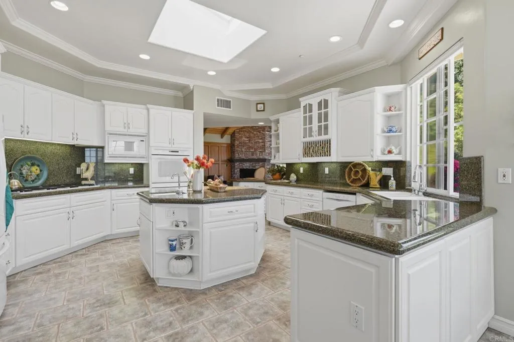 https://cdn.realtyfeed.com/cdn/127/306757971/53f4516b410384f12efb85d34f0fa582.webp