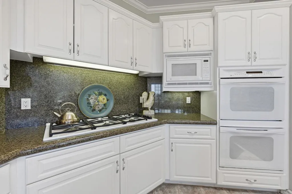https://cdn.realtyfeed.com/cdn/127/306757971/89eb083a6b867439757be76a4c2ea993.webp