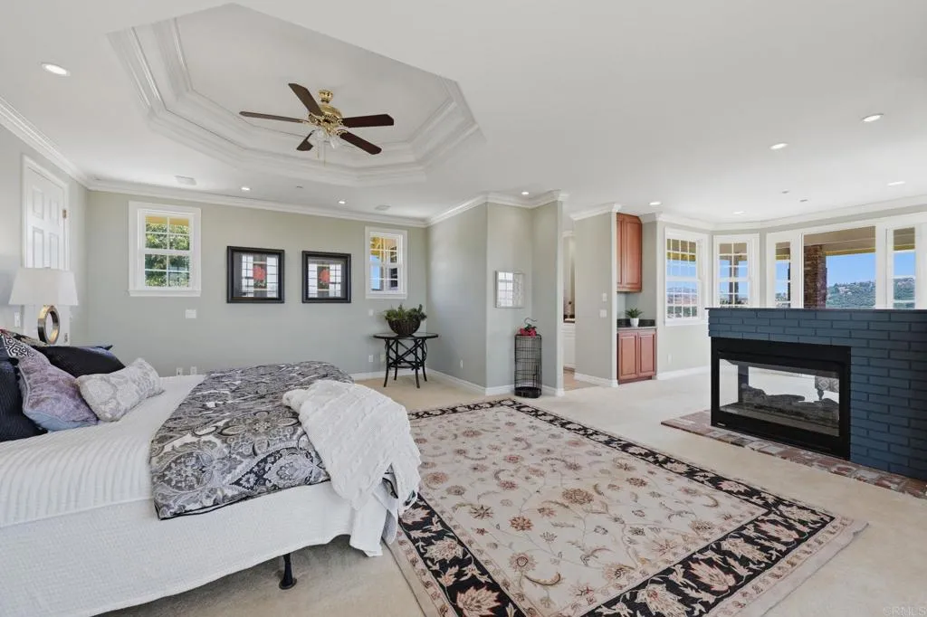 https://cdn.realtyfeed.com/cdn/127/306757971/bd8a6111982477c84d1cf2f36755a20c.webp
