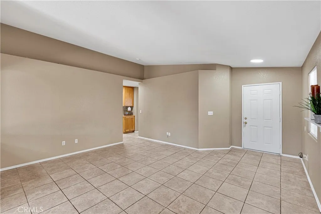 16998 Lido Circle, Victorville, CA 92395 - Photo 3 of 19, Victorville, CA