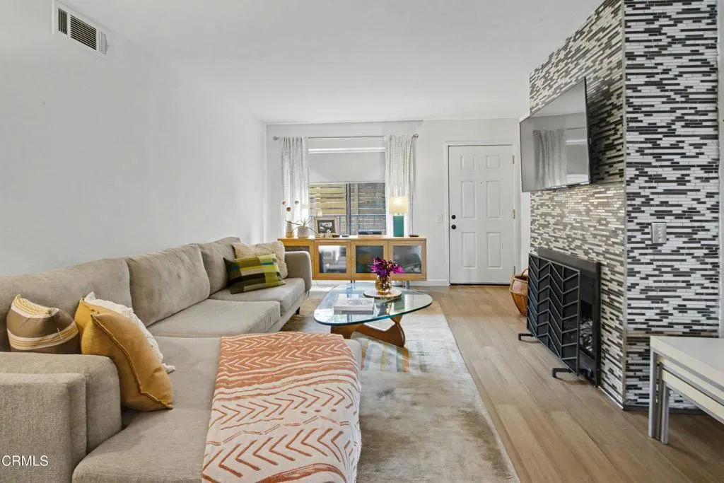 10960 Bluffside Unit 102, Studio City, CA 91604 - Photo 2 of 19, Studio City, CA