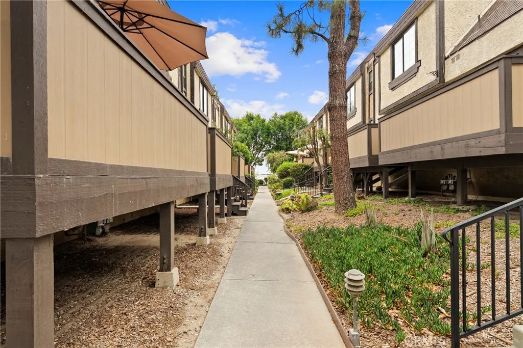 11300 Foothill Boulevard Unit 7, Sylmar, CA 91342 - Photo 2 of 17, Sylmar, CA