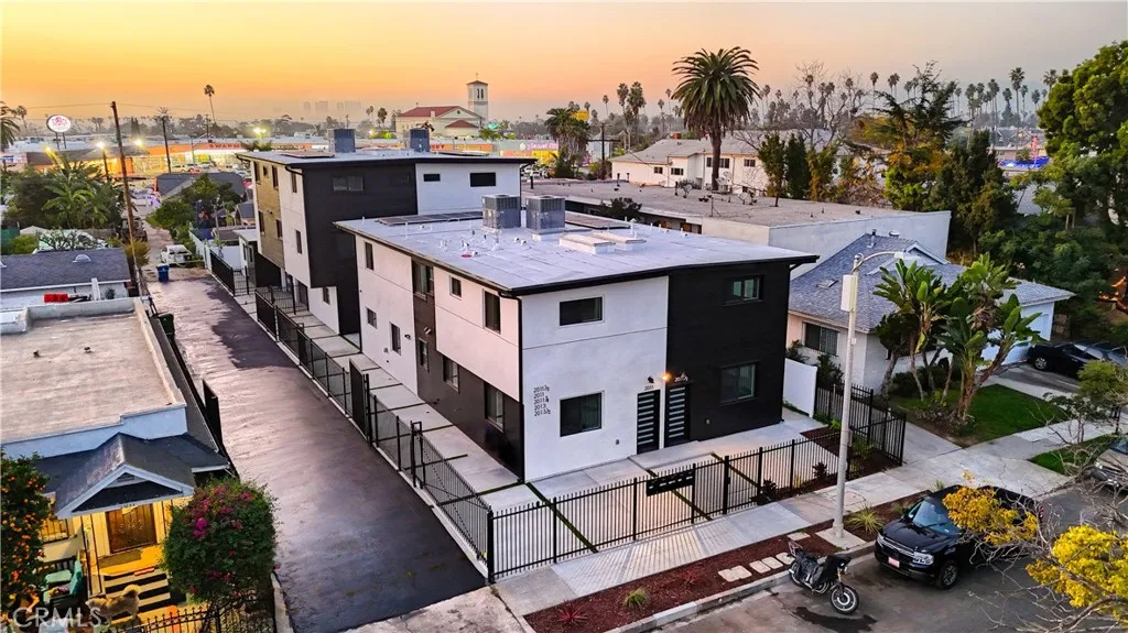 Los Angeles, CA 90018