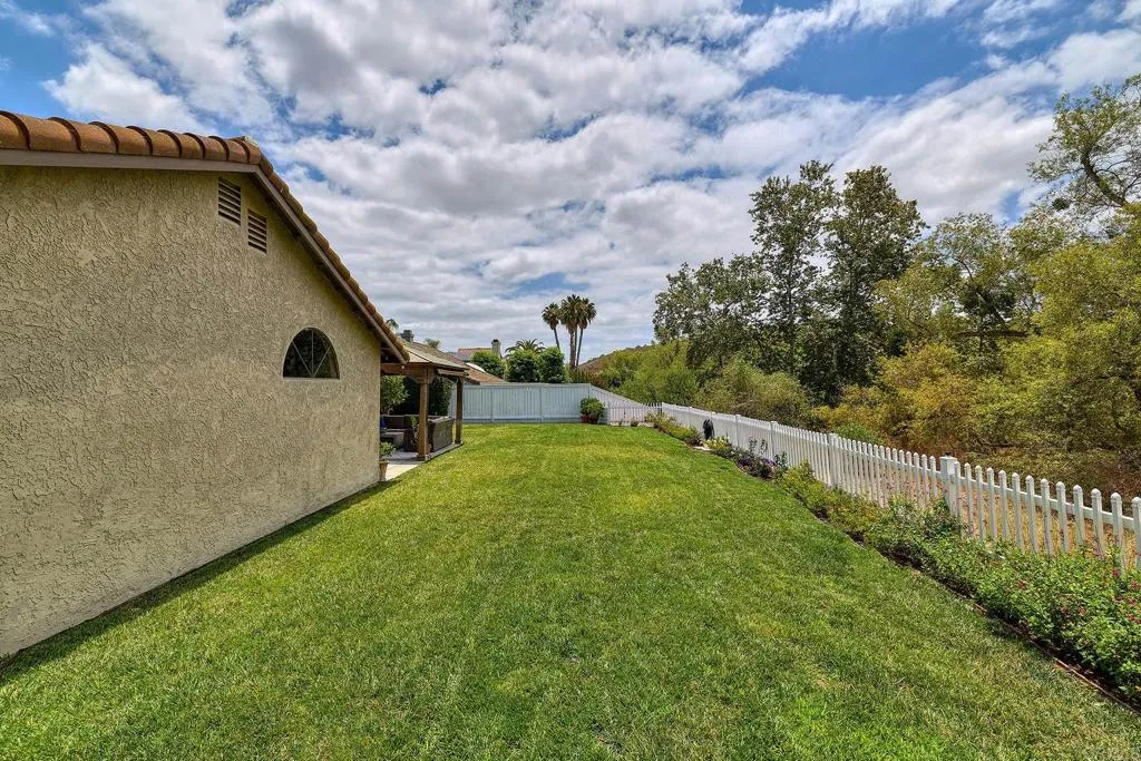 https://cdn.realtyfeed.com/cdn/127/306758156/9159f1efd8f9356e505bdbf8302102ef.webp