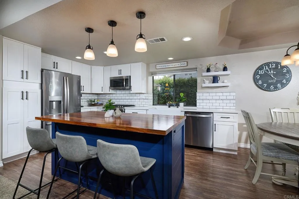 https://cdn.realtyfeed.com/cdn/127/306758156/f9c89e5673429c82af2b1adb4ca33ee7.webp