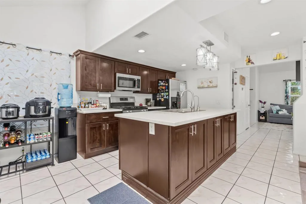 https://cdn.realtyfeed.com/cdn/127/306758170/3146a3e0a5b822898f064acd9c3fa70f.webp