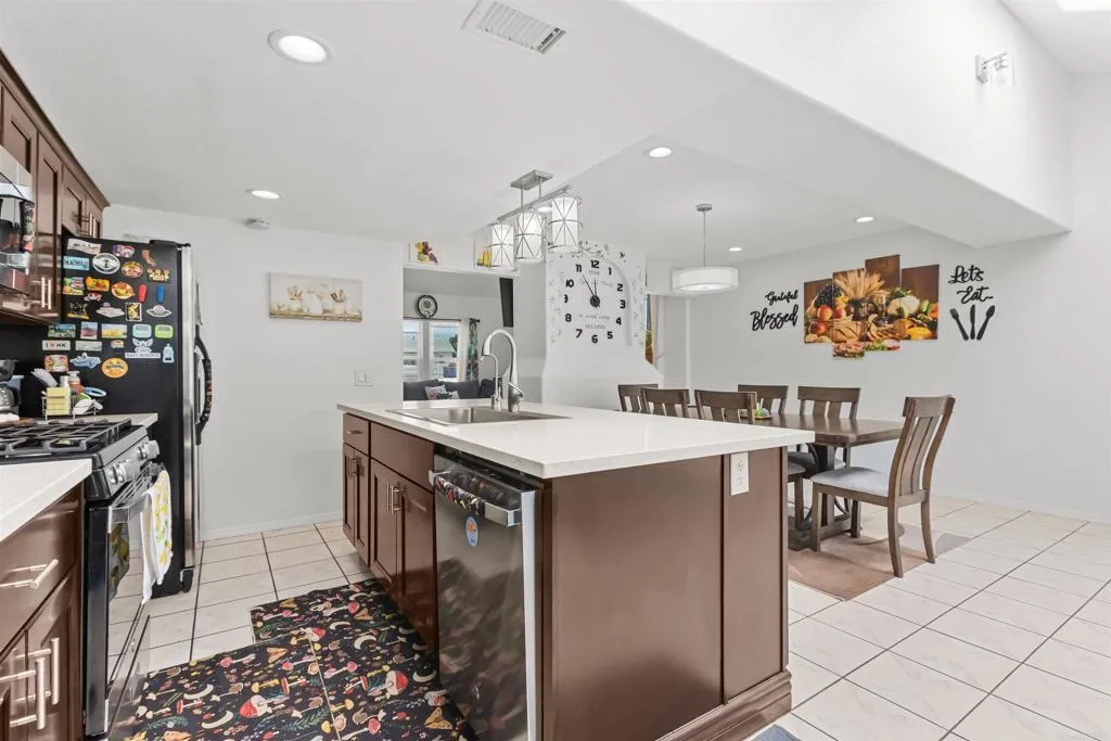 https://cdn.realtyfeed.com/cdn/127/306758170/ad1276a8ab5b4638199e886bd01e9980.webp