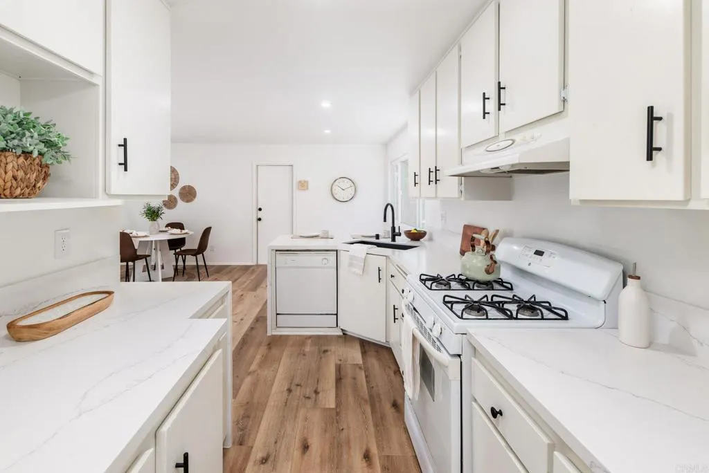 https://cdn.realtyfeed.com/cdn/127/306758227/a5fb01296702d80572f806c8b4d9b3bb.webp