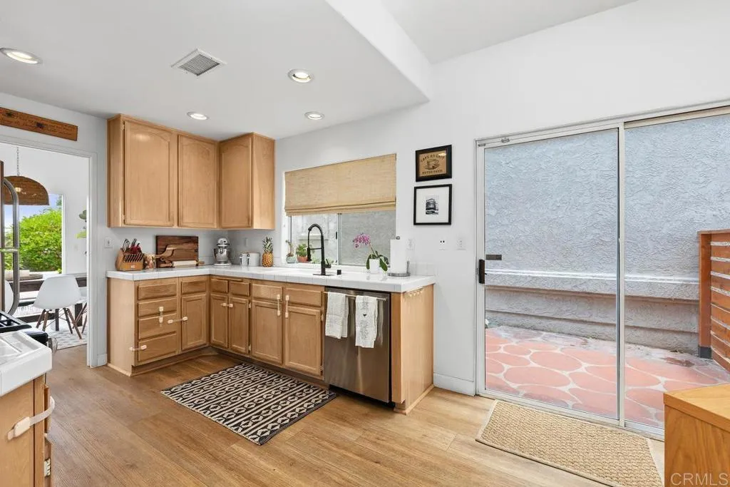 https://cdn.realtyfeed.com/cdn/127/306758233/36ca9135ebf056a0a14f11ddc12bb8ec.webp