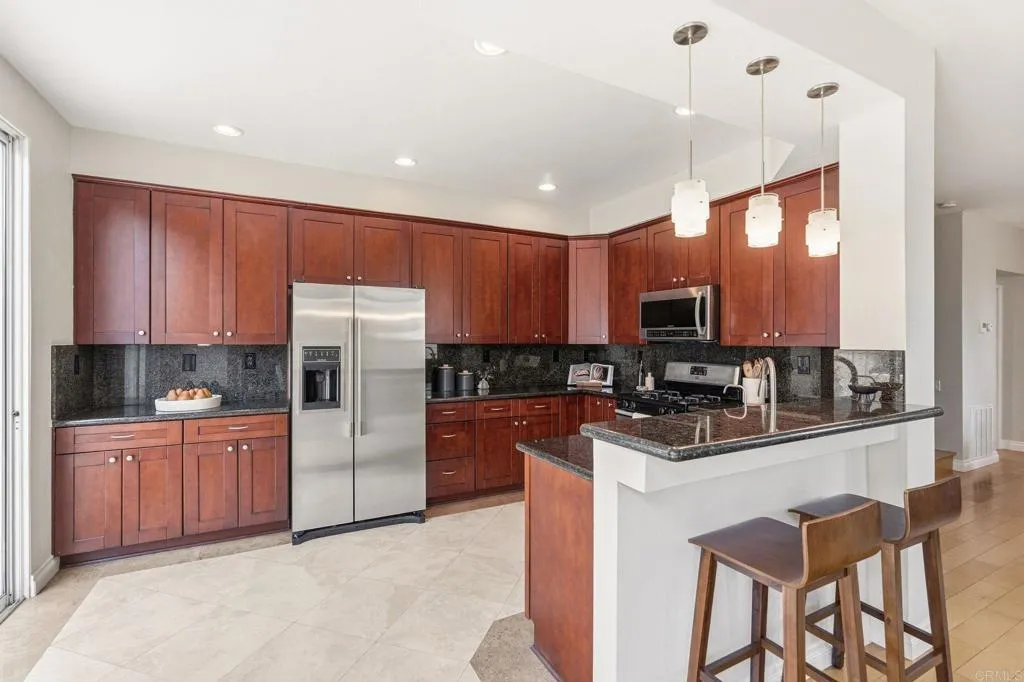 https://cdn.realtyfeed.com/cdn/127/306758425/dde14a16187a479952a9fed7fe67bfdc.webp