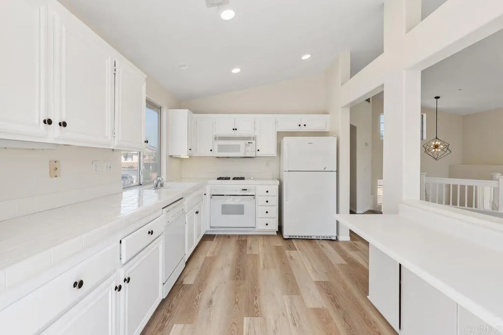 https://cdn.realtyfeed.com/cdn/127/306758451/bd51c96a65f6913278d40988044f2031.webp