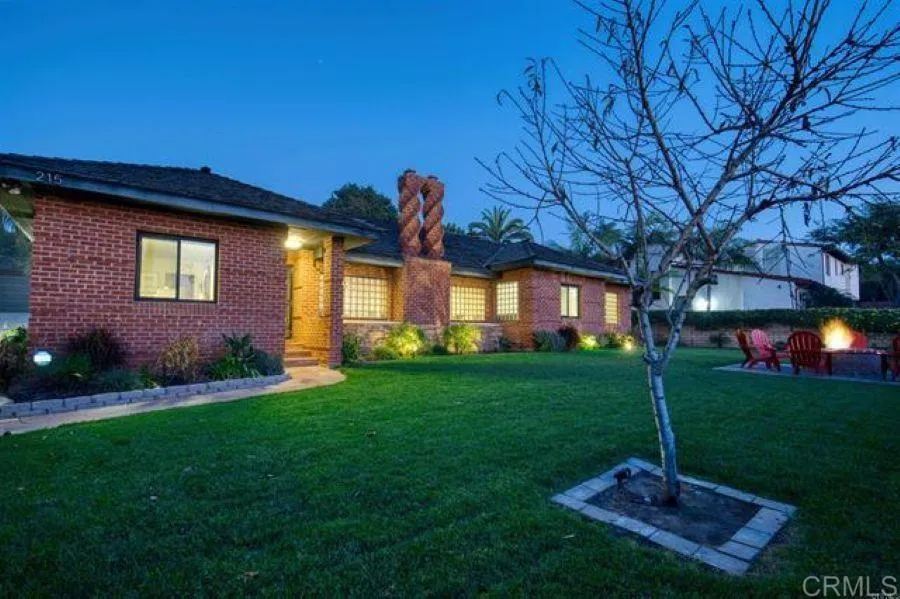 https://cdn.realtyfeed.com/cdn/127/306758461/5cb2a7c162cf25467e37728cd308b1c6.webp