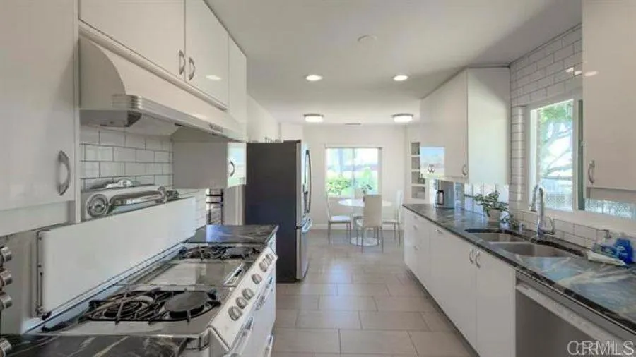 215 N Vulcan Avenue, Encinitas, CA 92024 - Photo 4 of 29, Encinitas, CA